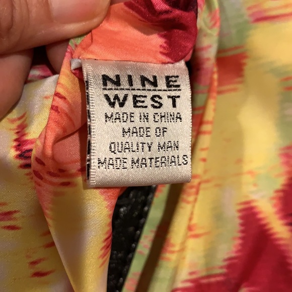 EUC Black Nine West Fold over, expanding clutch - Picture 8 of 8